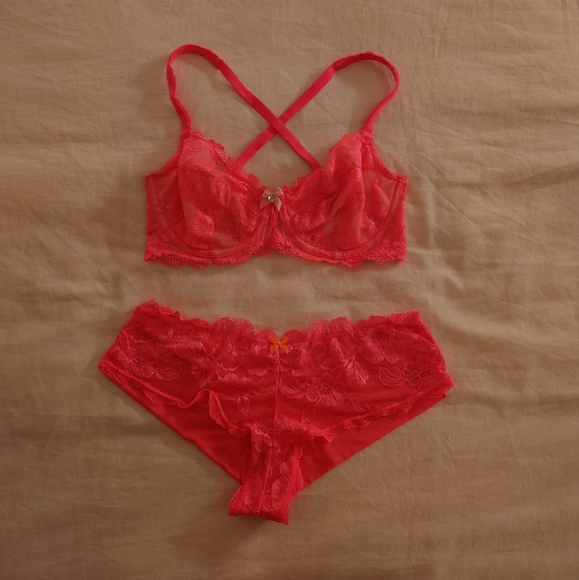 Flaws! NWOT Body by Victoria's Secret Unlined Underwire 32DD Bra + M Cheeky Set - Picture 5 of 12